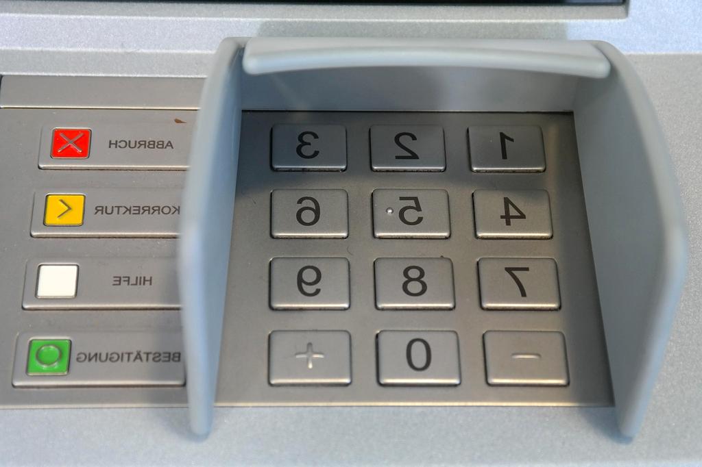 User interface showing QR code customization options